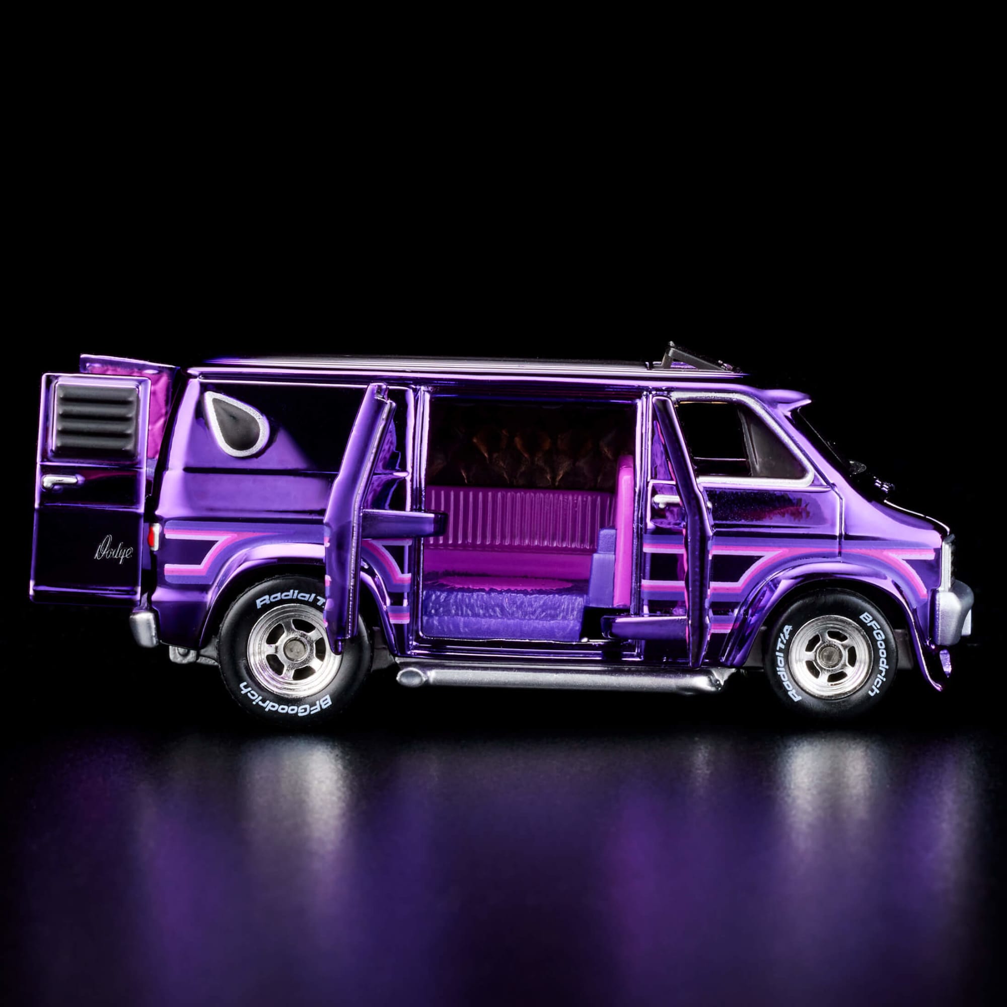 Hot Wheels RLC Exclusive ‘70s Dodge Tradesman Van