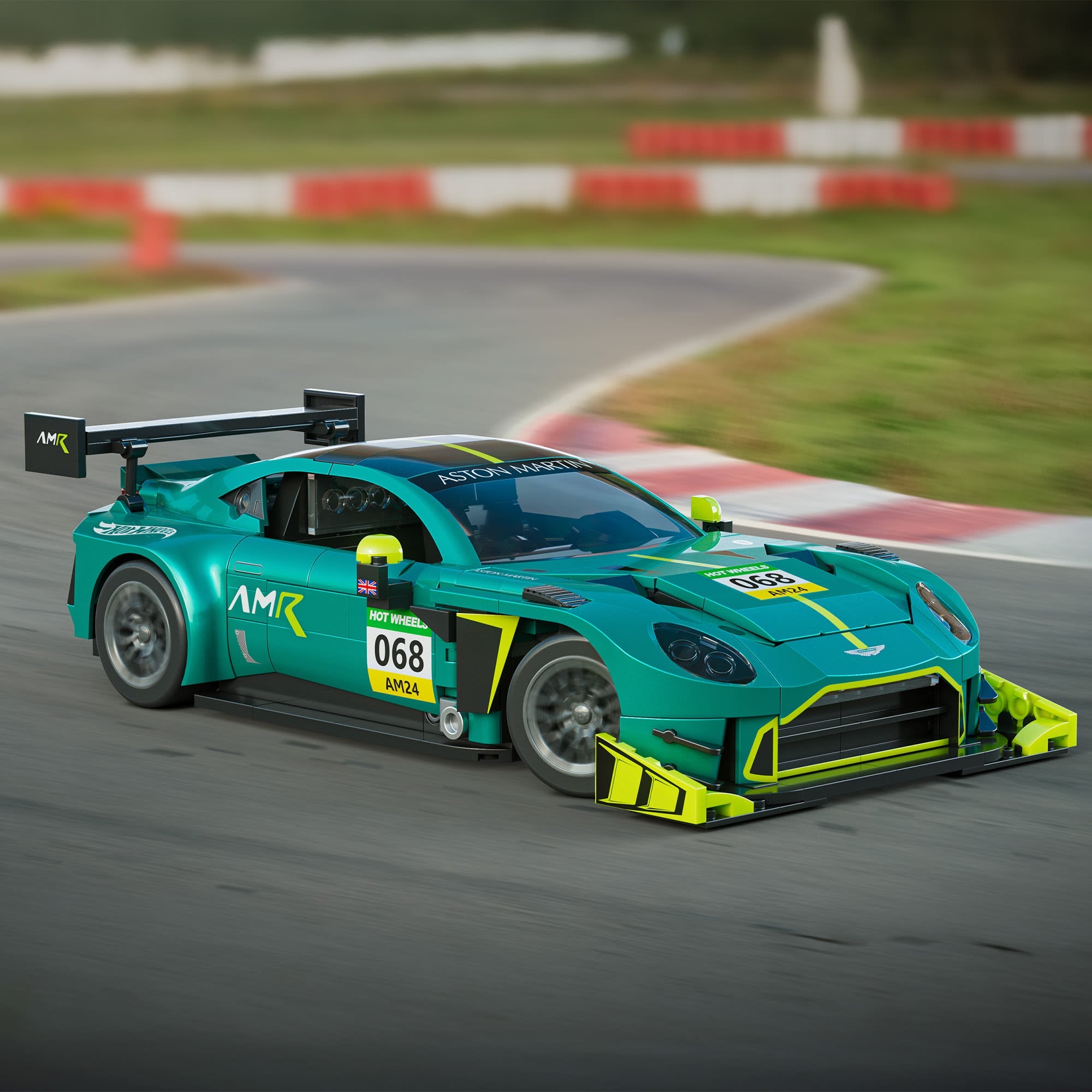 Mattel Brick Shop Hot Wheels ’24 Aston Martin Vantage GT3 Building Set