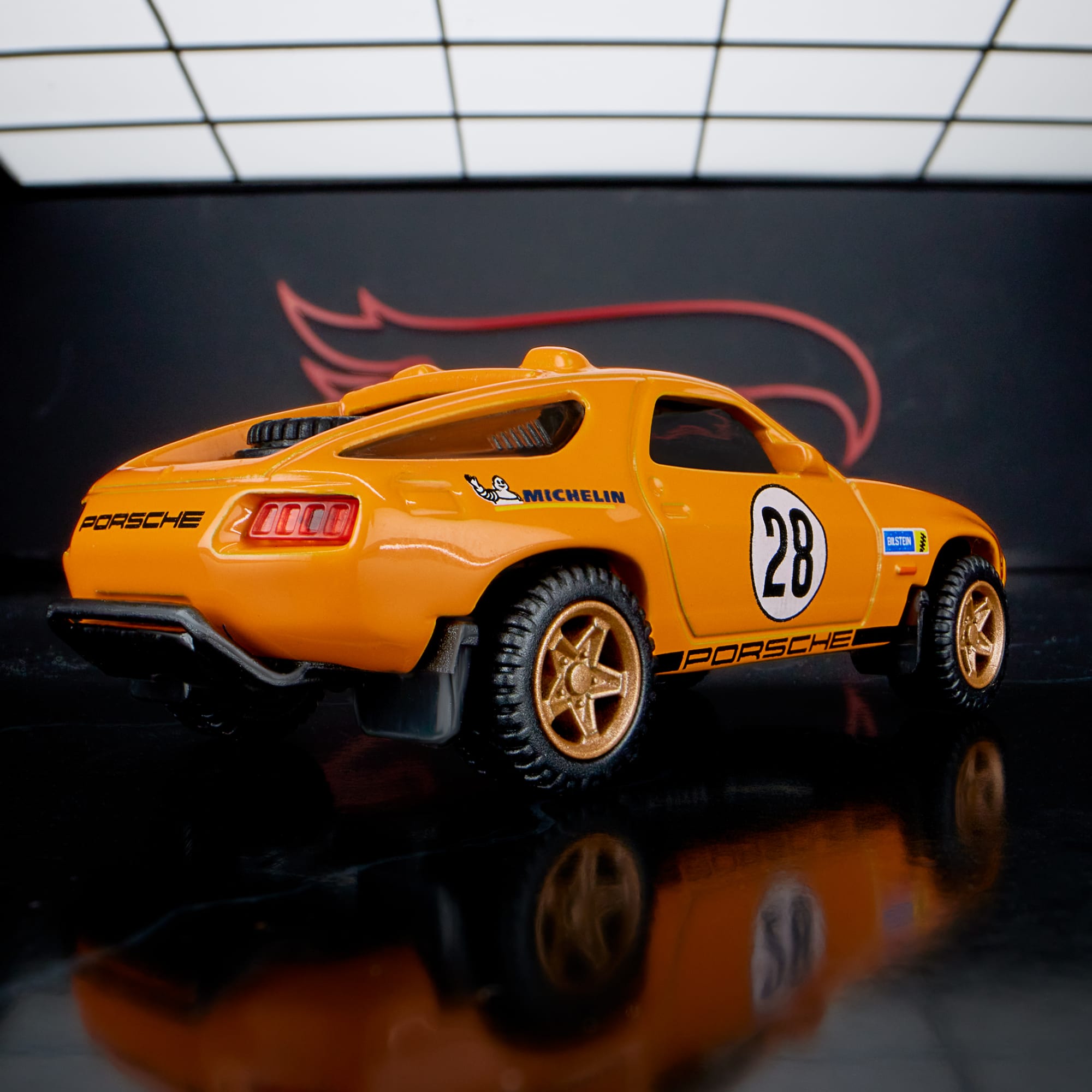 Hot Wheels Elite 64 Porsche 928 Safari