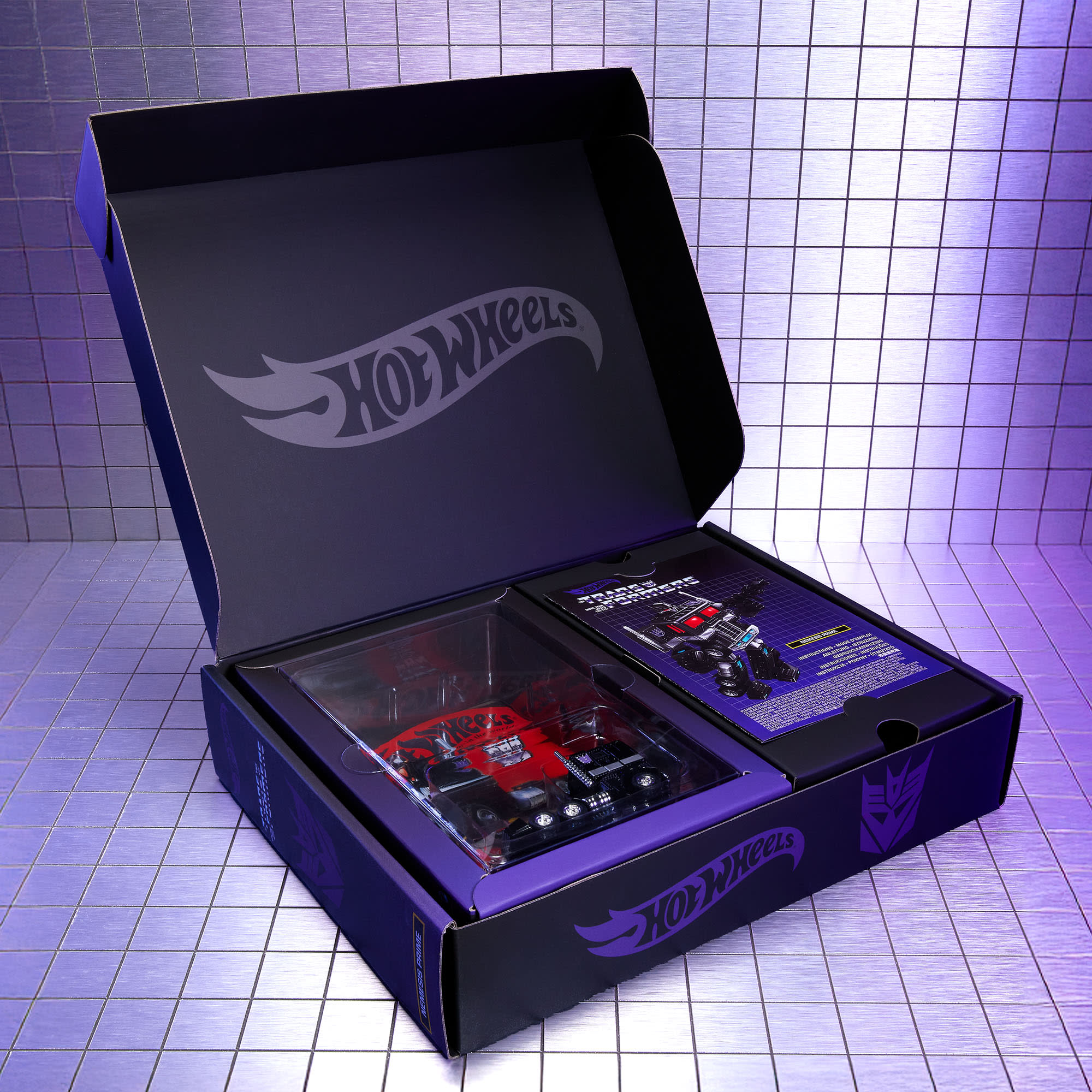 Hot Wheels Transformers Nemesis Prime
