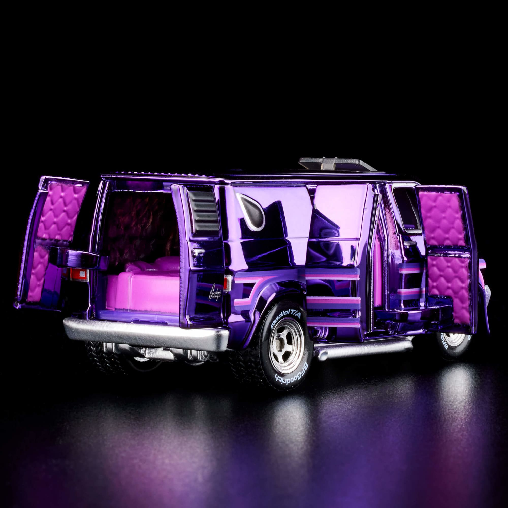 Hot Wheels RLC Exclusive ‘70s Dodge Tradesman Van